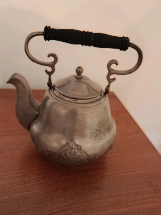 Bule Antigo com Alça em Madeira