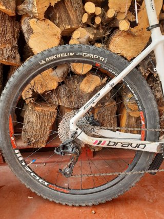 Bicicleta de Montaña Bravo 27,5 carbono