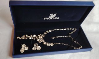 Conjunto Swarovski Gargantilla y Pendientes