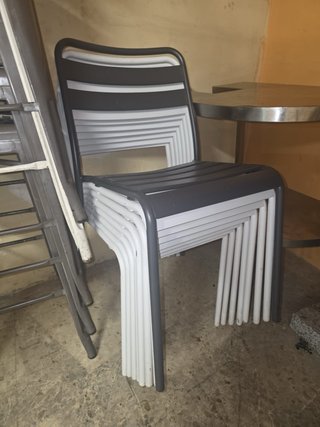 Sillas de hierro apilables