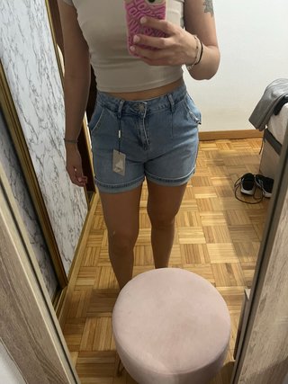 Pantalón corto vaquero.