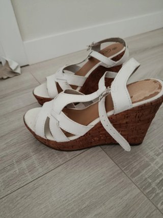 Sandalias blancas cuña