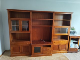 Mueble de Salón de Madera con Vitrinas