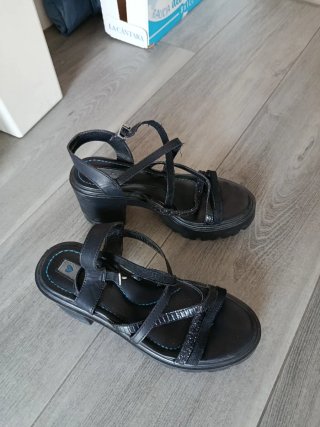 Sandalias Mustang Negras Plataforma