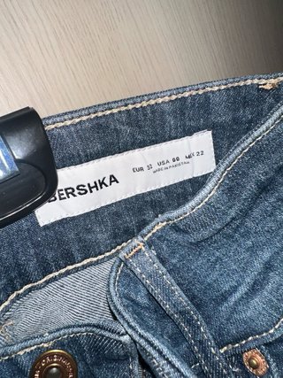 Pantalones vaqueros Bershka acampanados