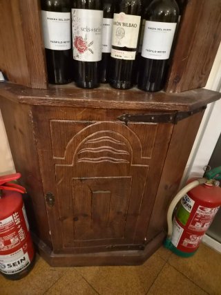 Mueble Esquinero de Madera