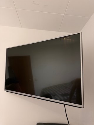 LG Smart TV 43" Full HD + soporte de pared