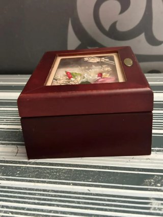 Joyero de madera antiguo