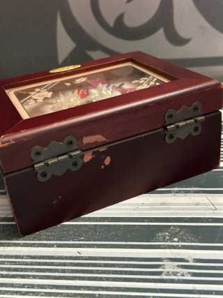 Joyero de madera antiguo