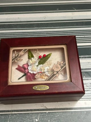 Joyero de madera antiguo