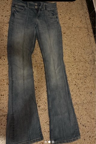 Pantalones vaqueros campana azul claro