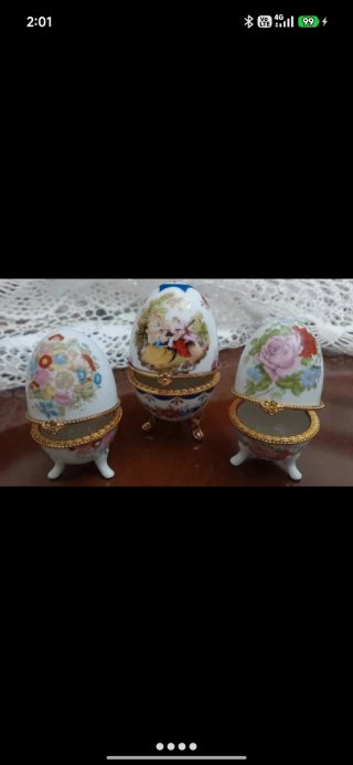 Set di 3 uova decorative in porcellana