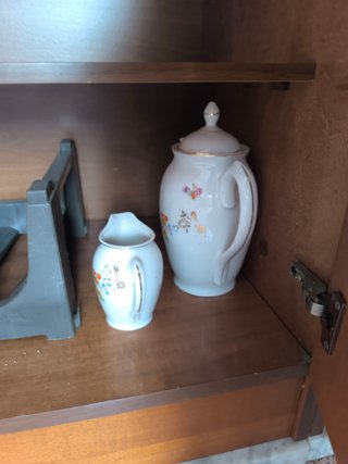Set di teiere in porcellana con fiori dorati