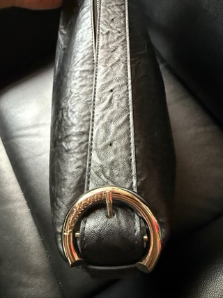 Bolso de Piel Negro KoniKoni