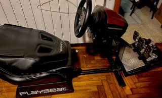 Simulador conducción Playseat + Thrustmaster comp