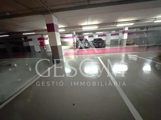 Garaje en venta en Fontsanta - Fatjó en Cornellà de Llobregat