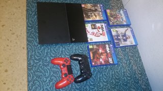 PS4 con 2 mandos y 5 juegos