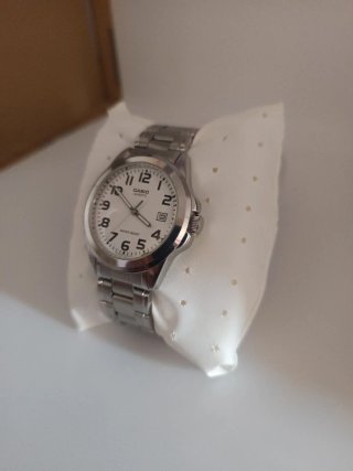 Casio MTP-1259P reloj clásico blanco acero 38mm