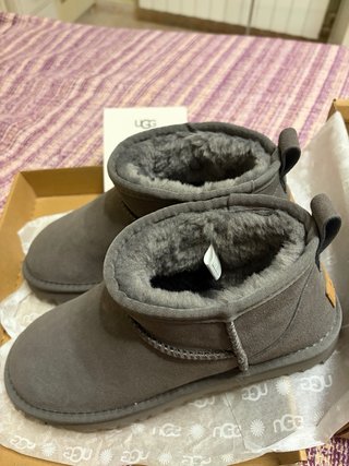 Botines UGG Gris Talla 39.AUTÉNTICOS.Sin estrenar.