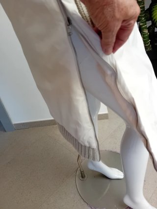 Piumino lungo beige con dettagli in maglia