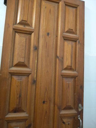 Puerta de Madera Antigua