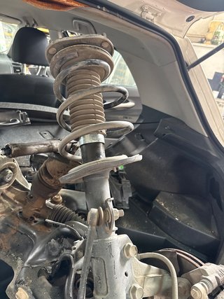 AMORTIGUADOR DELANTERO DERECHO Toyota Auris (E18)(10.2012->)