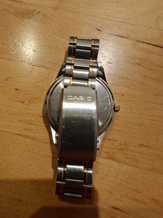 Reloj Casio MTP-1128 Dorado y Plateado