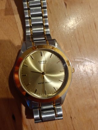 Reloj Casio MTP-1128 Dorado y Plateado