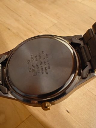 Reloj Casio MTP-1128 Dorado y Plateado