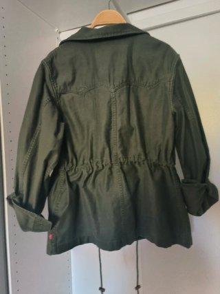 Parka Levi's verde militar mujer