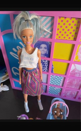 Barbie con neonato