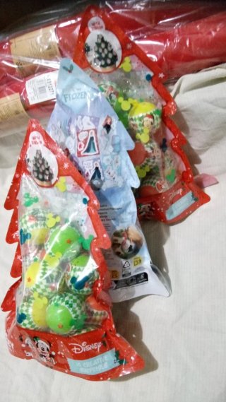 Natale Set 3 Confezioni  da 15 palline con sorpres