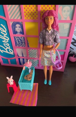 Barbie con lettino e accessori