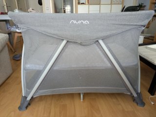 Cuna de viaje Nuna gris