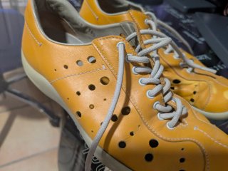 Zapatillas Prada color Mostaza Talla 38.5