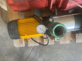 Bomba de agua centrífuga amarilla