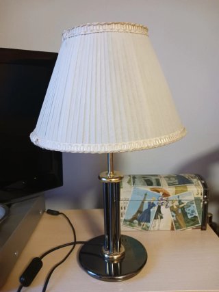 Lámpara de mesa clásica.