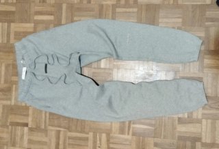 Pantaloni Essentials grigi