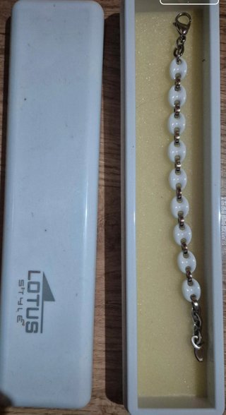 Pulsera Lotus estilo plata y blanco
