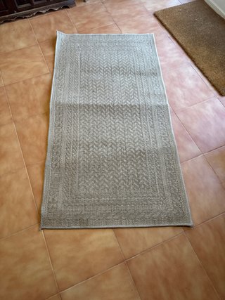 Alfombra de tela beige y gris