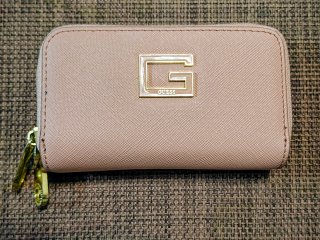 Monedero Guess Beige y Dorado
