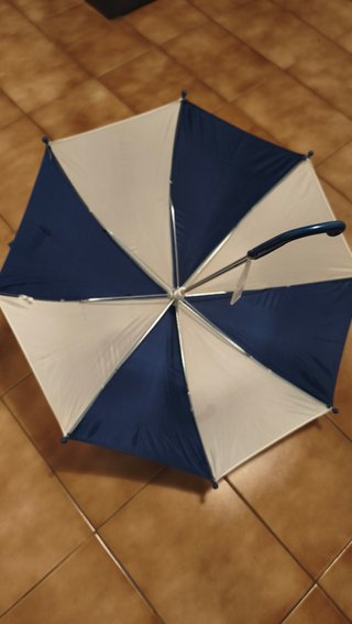 Paraguas infantil azul y blanco