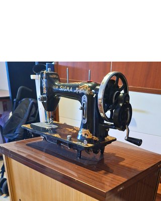 Máquina de coser antigua Sigma Modelo A (Años 40)
