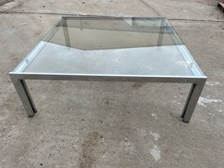 Mesa de centro de cristal y metal