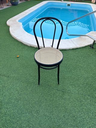 Silla de metal y madera