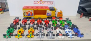 Set 16 Auto da Corsa Majorette con Camion