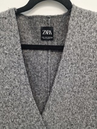 Chaleco largo gris Zara