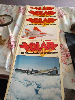 Lote de 40 Revistas Volar: El Mundo de la Aviación