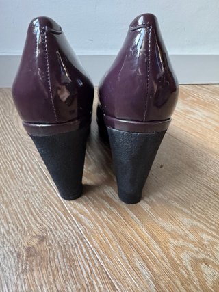 Zapatos de tacón Kate Kuba London morados