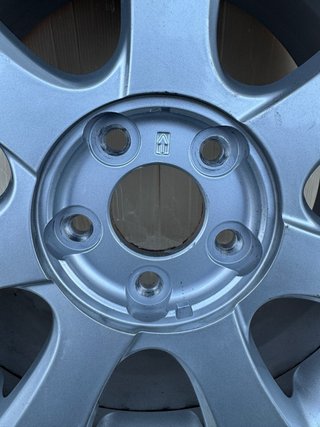 Llanta Hyndai Elantra 7jx17